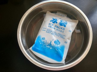 7、吃鸡 口水鸡,提前准备的冰水。