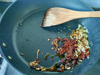 12、吃鸡 口水鸡,放白糖,盐,醋,味极鲜酱油。