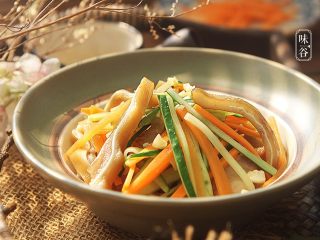 14、下酒小菜~凉拌猪耳,习惯性的来个特写，色诱一下亲们的味觉。