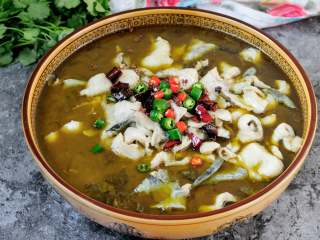 22、快手酸菜鱼 鱼肉鲜嫩酸菜爽口的宴客硬菜,喷香扑鼻酸辣爽口的酸菜鱼就做好了。