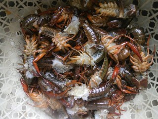 3、麻辣小龙虾,所有弄好之后，再次清洗一遍！