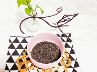 6、油炸汤圆,研成粉末状倒出