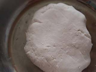 2、糯米彩团,加入水柔匀水的多少可以根本糯米面逐渐加