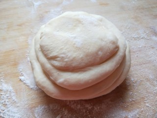 8、麻油芝麻驴肉火烧,在落在一起。