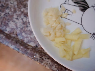 11、酸豆角炒鸡胗,还有蒜泥