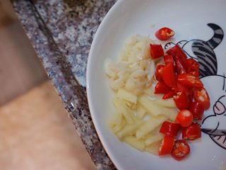 12、酸豆角炒鸡胗,红辣椒（可以根据自己的口味选择增加或减少红辣椒????️