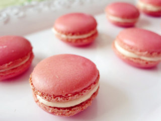 17、法式甜点马卡龙,将另一片合上，一个马卡龙就诞生了
