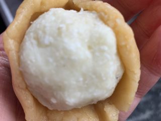 8、椰蓉月饼,包