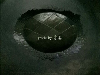 13、水煮肉片,炒锅烧热，再倒入适量植物油烧热；