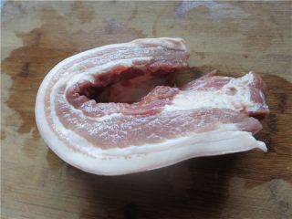 1、快速电锅版东坡肉,选用优质五花肉