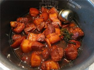 12、快速电锅版东坡肉,时间到开盖即可食用