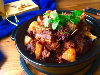 24、红烧羊肉煲,成品