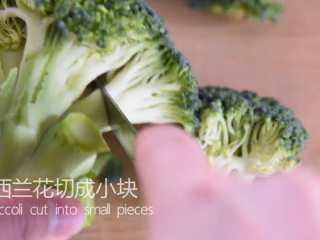 4、西兰花这样做健康又美味，减肥抗癌两不误！,西兰花切成小块