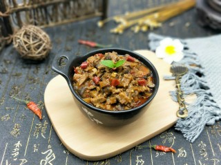 17、香菇辣酱,盛出，美味。