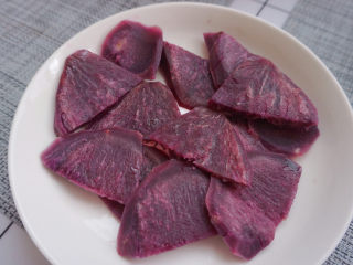 3、水晶粽子,大火大约蒸8分钟就可以啦