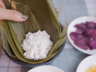 14、水晶粽子,再敷上一层薄薄的西米