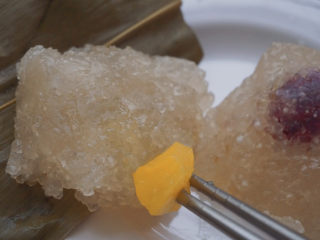 20、水晶粽子,馅料都快跑出来了，很糯很甜耶，好吃????