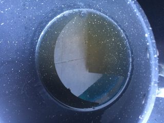 5、冰糖焖猪蹄,锅里放油加热