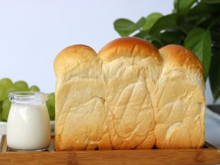 1、豆腐茄子酱三明治,提前做好的酸奶吐司