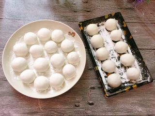 21、韭菜肉馅汤圆,依次做好所有汤圆。