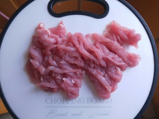 3、鱼香肉丝,再切成丝