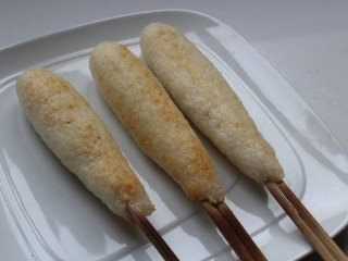 7、烤米卷,烤好的米卷。