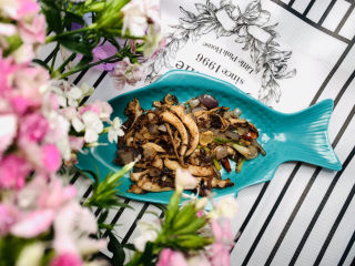 16、香辣鱿鱼须,出锅;