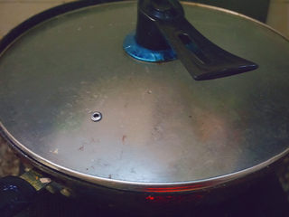 7、焖煮草鱼????,中火焖煮5-6分钟