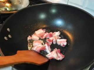 13、超满足便当（2）,放入五花肉