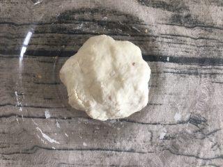 4、煎饼果子,揉成面团