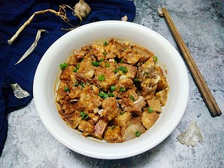 18、香芋蒸排骨,成品，香芋吸收了排骨汁，粉糯不干，非常好吃哦！