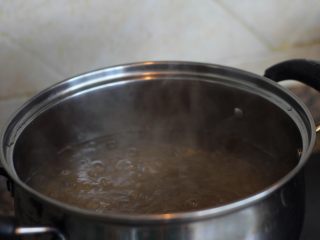 1、宫保鸡丁,5、水烧开。