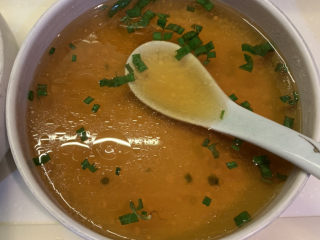 8、10分钟早餐面,再把煮好的水倒入碗中，把配料搅拌均匀