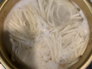 11、10分钟早餐面,把面条煮熟