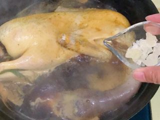 10、绝味蜜酱卤鸭,加入冰糖