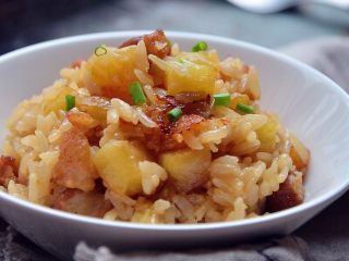 13、土豆五花肉焖饭,出锅撒上少许葱花