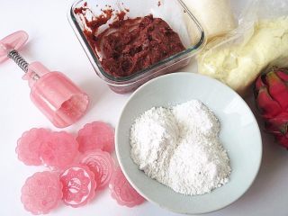 1、蔓越莓乳酪冰皮月饼,各材料