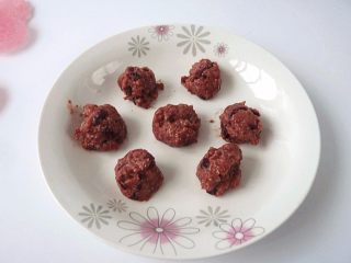 3、蔓越莓乳酪冰皮月饼,蔓越莓乳酪馅分团待用