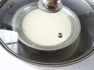 6、蔓越莓乳酪冰皮月饼,沸水入锅，蒸8分钟