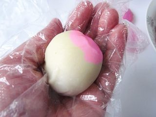 12、蔓越莓乳酪冰皮月饼,包入蔓越莓乳酪馅，收好口