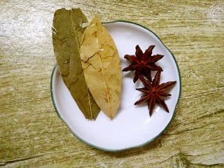 10、萝卜炖牛腩,八角，香叶洗净待用