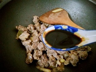 19、萝卜炖牛腩,1汤匙老抽