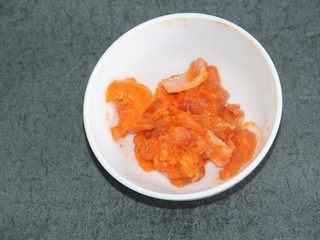 6、骨肉相连咖喱土豆,把竹签去掉