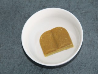 7、骨肉相连咖喱土豆,准备两小块咖喱