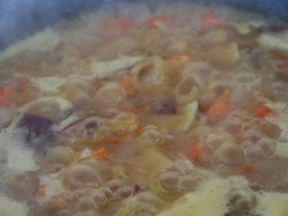 15、骨肉相连咖喱土豆,大火烧开