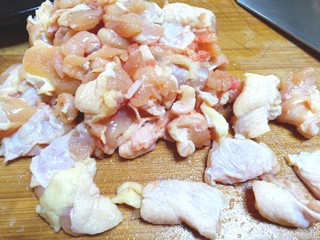 3、辣子鸡,切成块