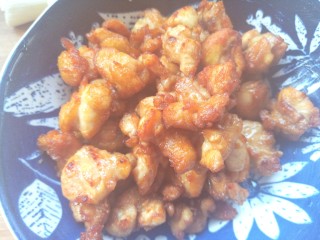 10、辣子鸡,捞出，油在烧热