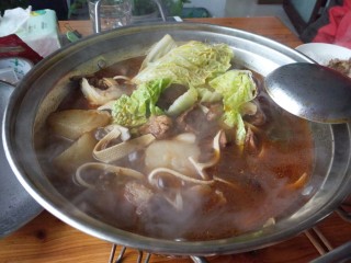 16、≈羊肉火锅≈,煮沸后加入自己喜欢吃的青菜