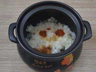 8、桃胶银耳羹,放入桃胶