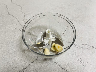 9、冬至美食+胡萝卜肉末蒸蛋,放入大蒜